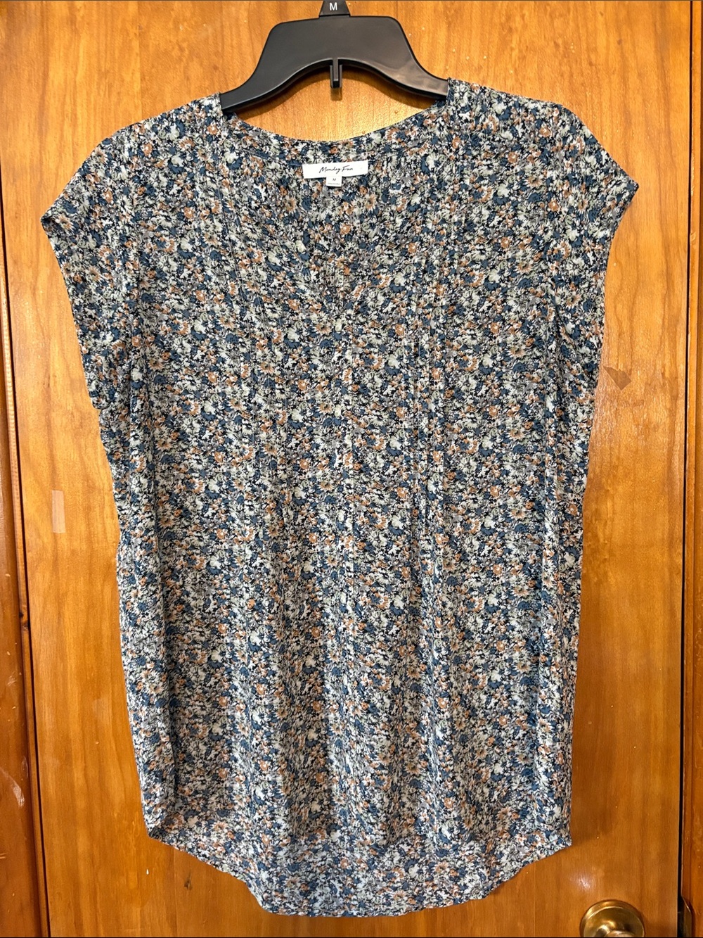 Monday Fun Cap-Sleeve Floral Blouse - Size M